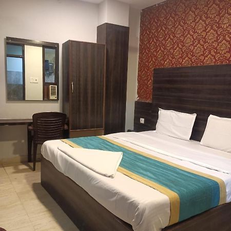 Hotel Park Avenue Lucknow Exteriör bild
