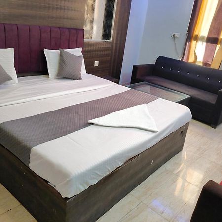 Hotel Park Avenue Lucknow Exteriör bild