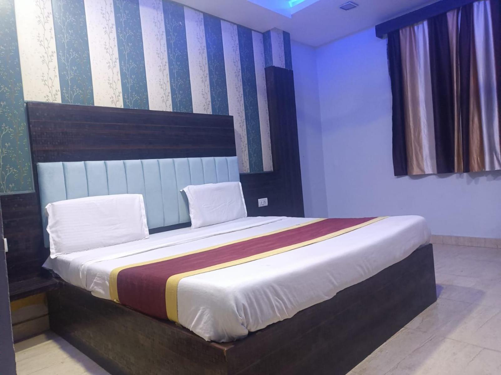Hotel Park Avenue Lucknow Rum bild