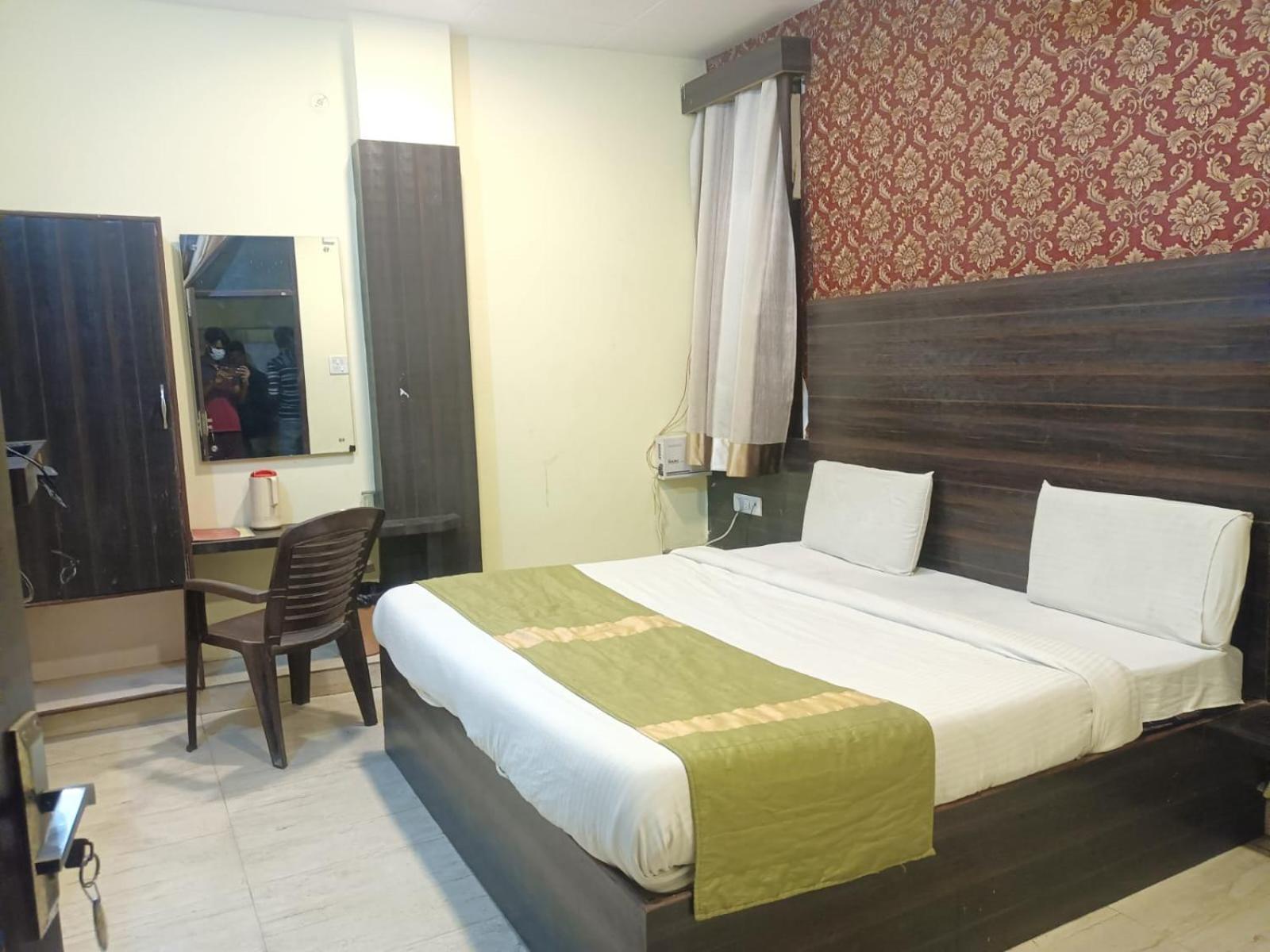 Hotel Park Avenue Lucknow Exteriör bild