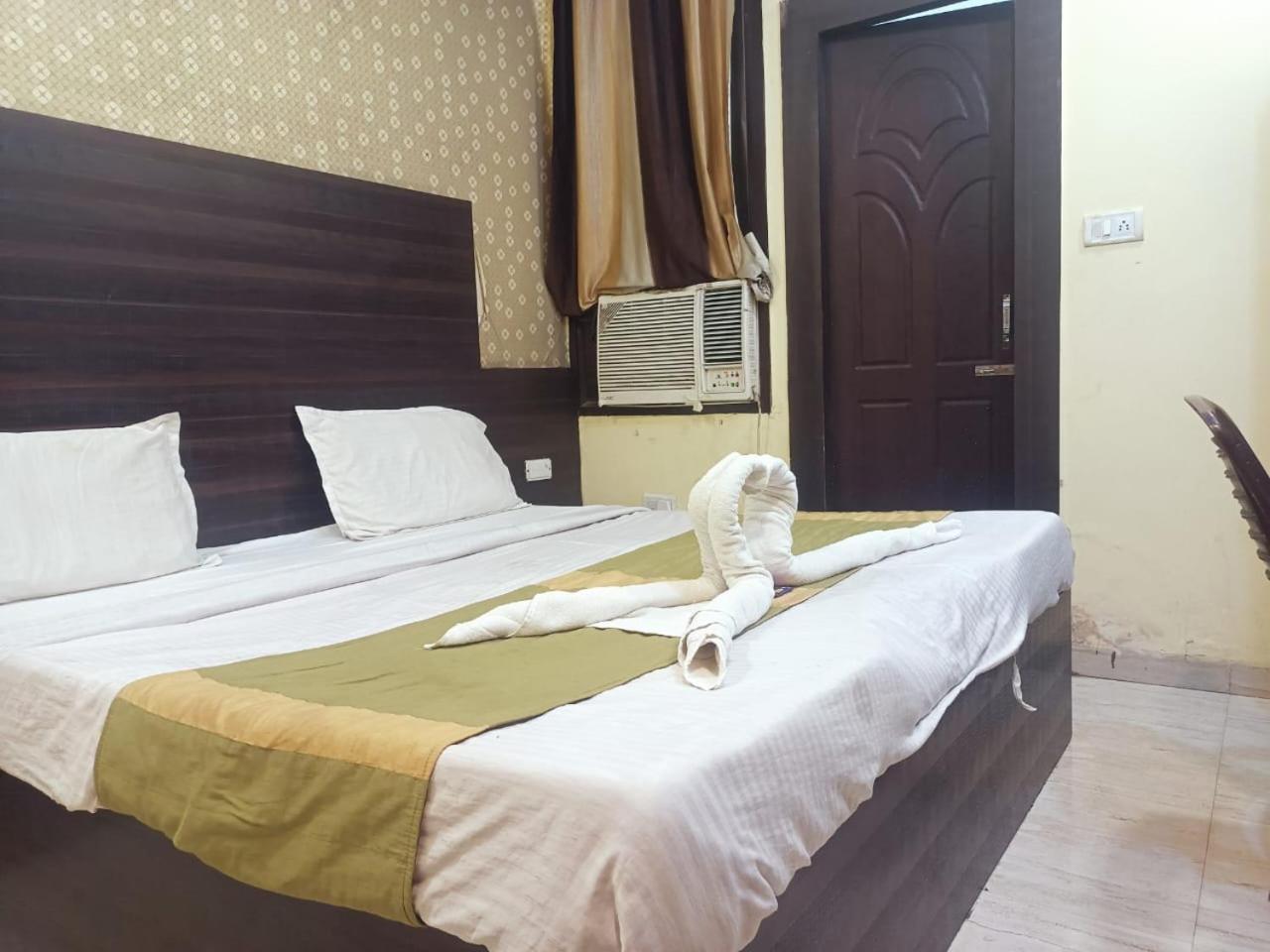 Hotel Park Avenue Lucknow Exteriör bild