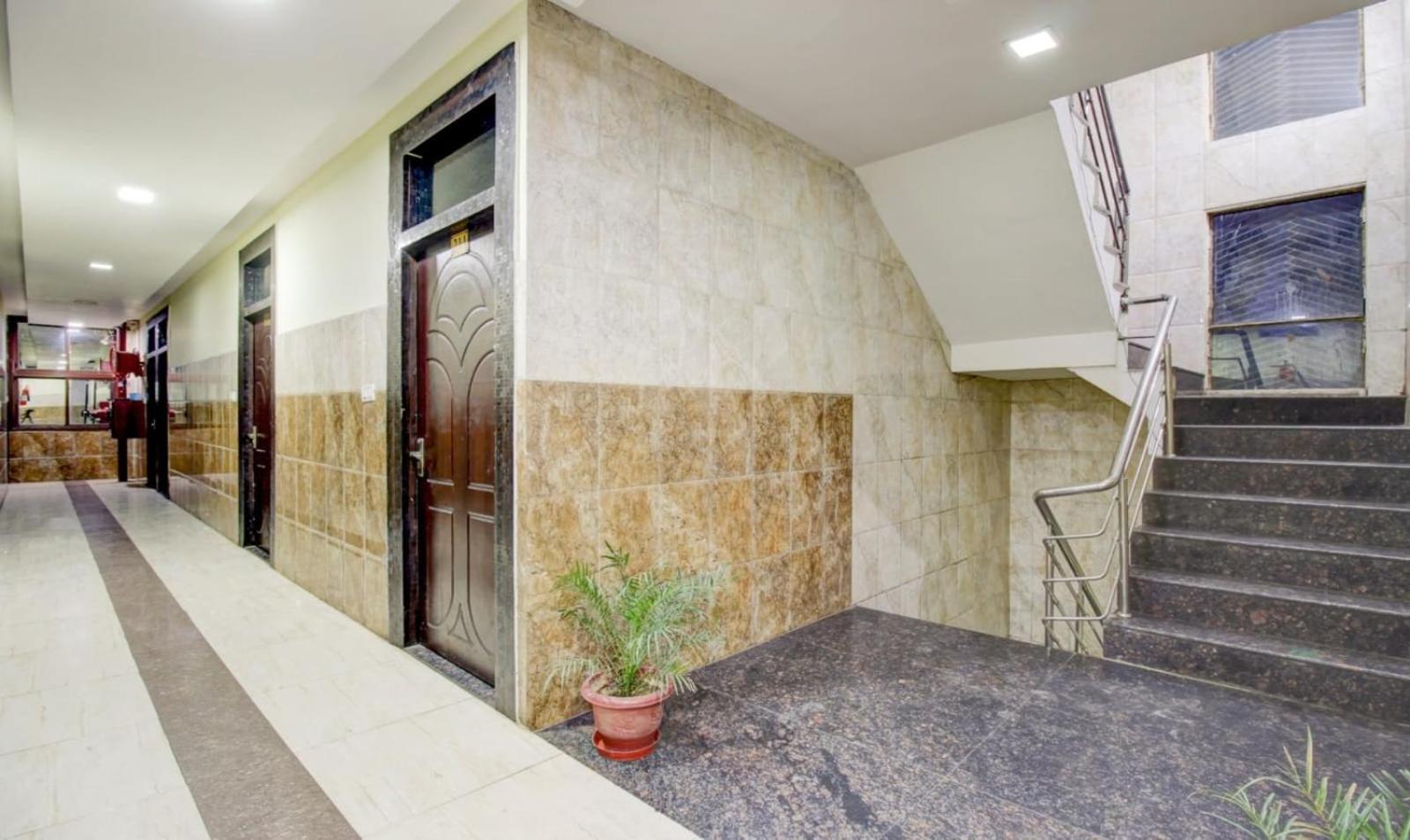 Hotel Park Avenue Lucknow Exteriör bild