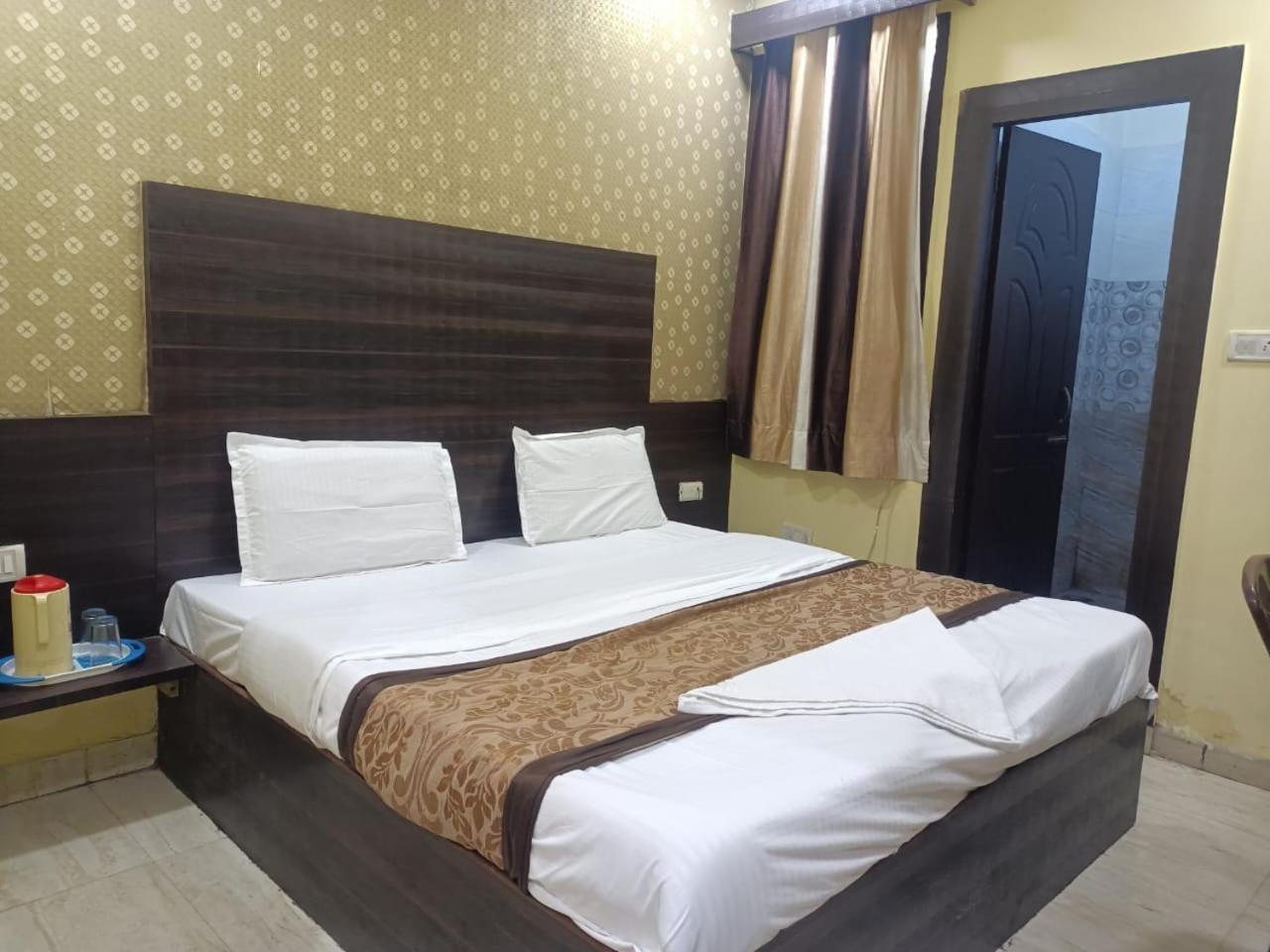 Hotel Park Avenue Lucknow Exteriör bild